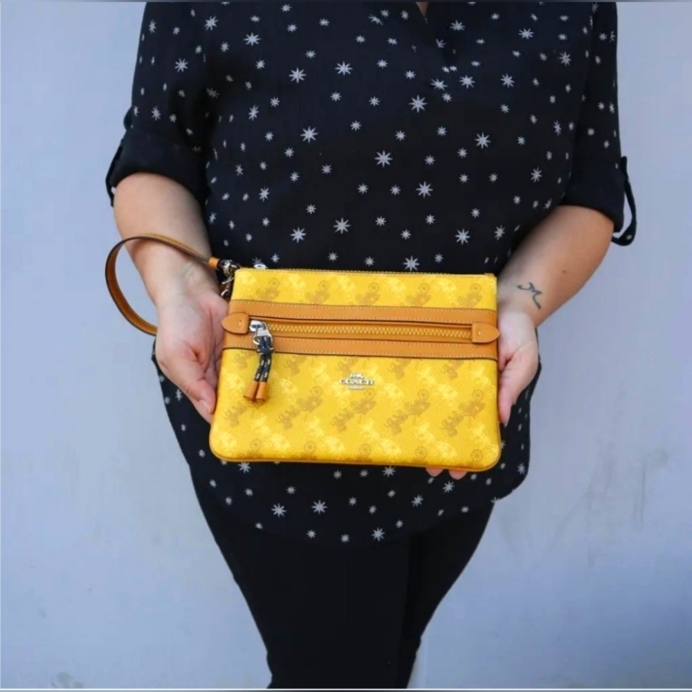 🐥 NWT YELLOW COACH